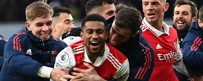Reiss Nelson mencetak gol kemenangan Arsenal di injury time saat menang dramatis 3-2 atas Bournemouth dalam lanjutan Liga Inggris di Stadion Emirates, Sabtu (4/3/2023).